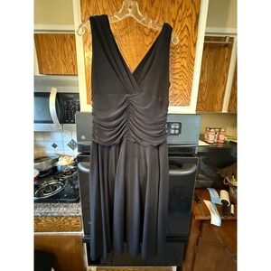 Tiana B Black Sleeveless Ruched V-Neck Cocktail Dress Size L Made in‎ USA